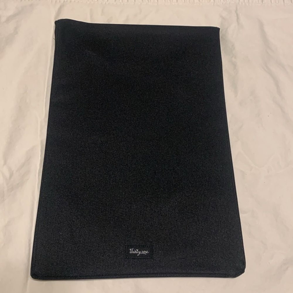 New in Bag Your Way Rectangle Lid by thirty-one in black.